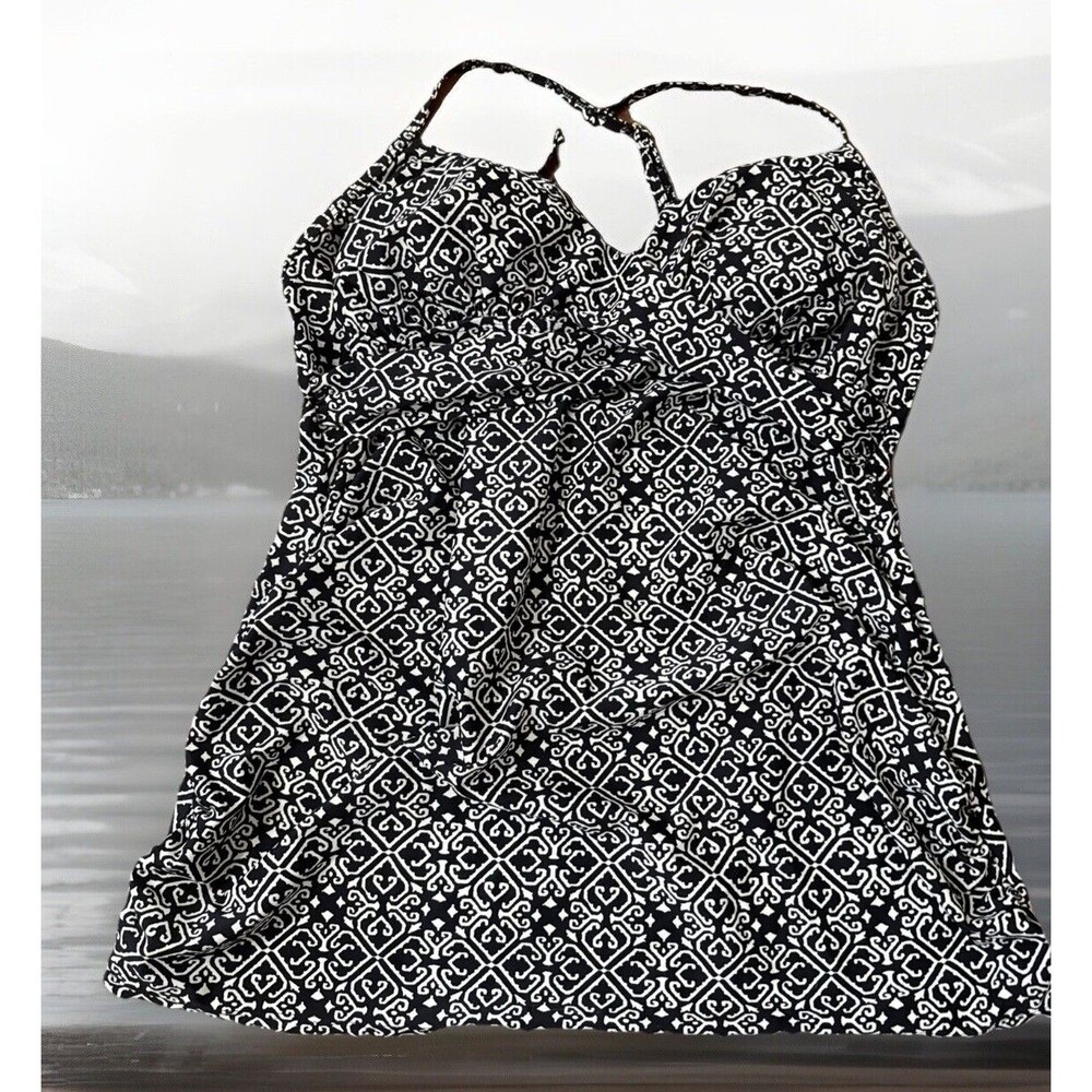 Liz Lange maternity Swim Top - size L